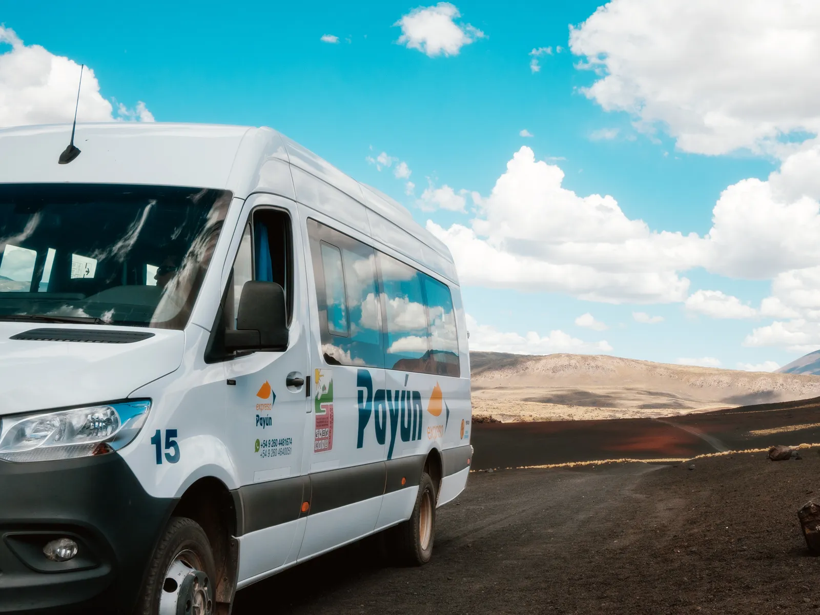Unidad de Expreso Payún en caminos de La Payunia, Malargüe, Mendoza